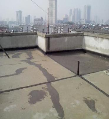 呼伦贝尔市漏水维修 楼顶漏水是什么原因，楼顶漏水维修方法是什么?
